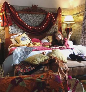 Taeyeon feet photo thumbnail