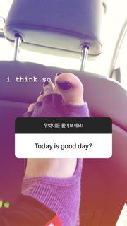 Taeyeon feet photo thumbnail