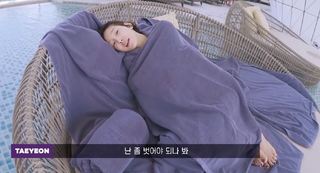 Taeyeon feet photo thumbnail