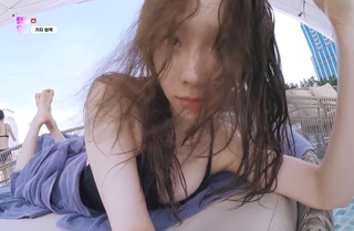 Taeyeon feet photo thumbnail