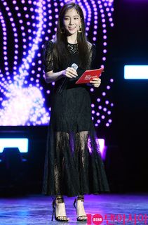 Taeyeon feet photo thumbnail