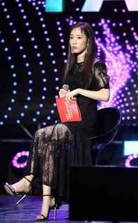 Taeyeon feet photo thumbnail