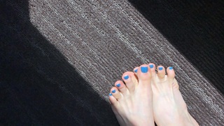 Taeyeon feet photo thumbnail