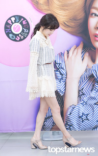 Taeyeon feet photo thumbnail