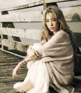 Taeyeon feet photo thumbnail