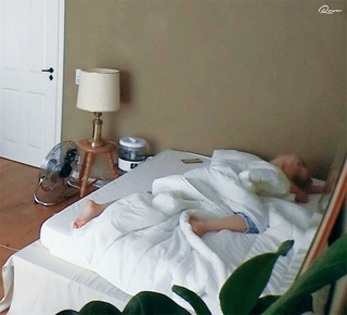Taeyeon feet photo thumbnail