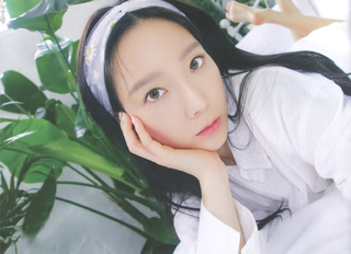 Taeyeon feet photo thumbnail