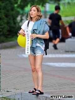 Taeyeon feet photo thumbnail