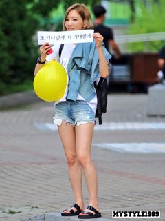 Taeyeon feet photo thumbnail