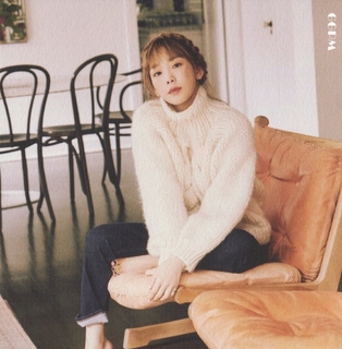 Taeyeon feet photo thumbnail