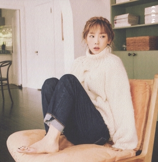 Taeyeon feet photo thumbnail
