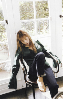 Taeyeon feet photo thumbnail