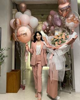 Taeyeon feet photo thumbnail