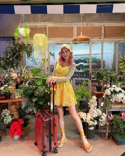Taeyeon feet photo thumbnail