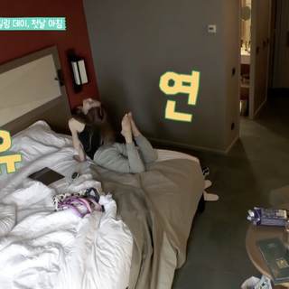 Taeyeon feet photo thumbnail