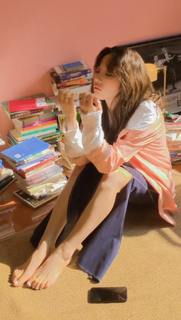 Taeyeon feet photo thumbnail