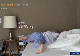 Taeyeon feet photo thumbnail