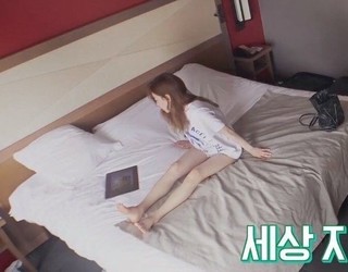 Taeyeon feet photo thumbnail