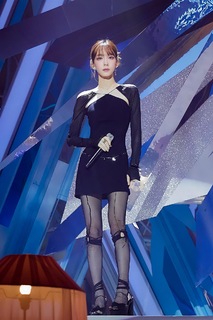Taeyeon feet photo thumbnail