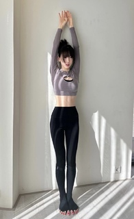 Taeyeon feet photo thumbnail