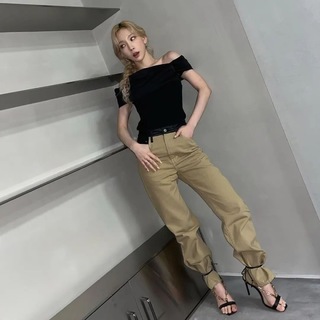 Taeyeon feet photo thumbnail