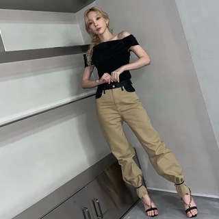 Taeyeon feet photo thumbnail