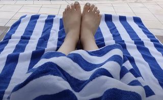 Taeyeon feet photo thumbnail