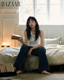 Taeyeon feet photo thumbnail