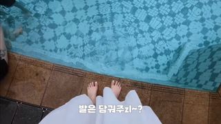 Taeyeon feet photo thumbnail
