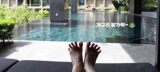Taeyeon feet photo thumbnail