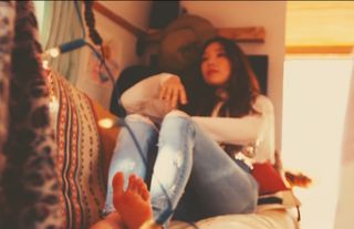 Taeyeon feet photo thumbnail