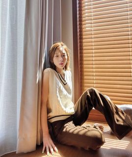 Taeyeon feet photo thumbnail