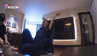 Taeyeon feet photo thumbnail