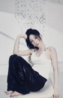 Taeyeon feet photo 1
