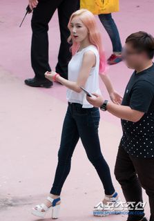 Taeyeon feet photo 19