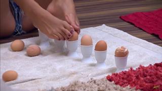 Tahan Lew-Fatt feet photo 20