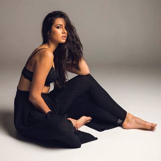 Tahan Lew-Fatt feet photo 1