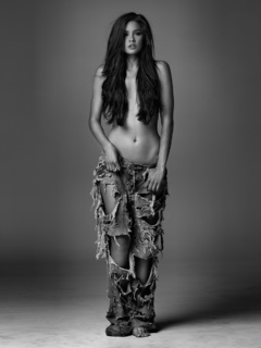 Tahan Lew-Fatt feet photo 17