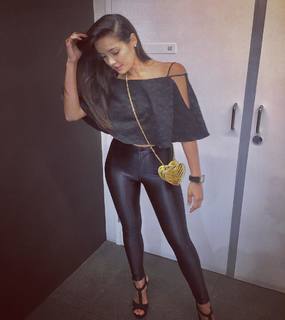 Tahan Lew-Fatt feet photo 14