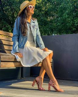 Tahan Lew-Fatt feet photo 10
