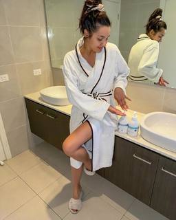 Tahan Lew-Fatt feet photo 5