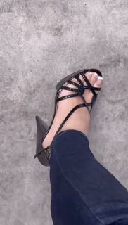 Tahan Lew-Fatt feet photo 11