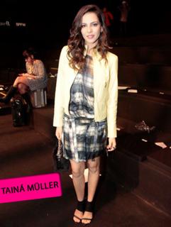 Tainá Müller feet photo 2