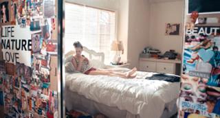 Taissa Farmiga feet photo thumbnail