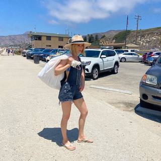 Taissa Farmiga feet photo thumbnail