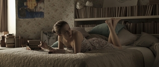 Taissa Farmiga feet photo thumbnail