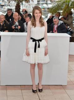 Taissa Farmiga feet photo thumbnail