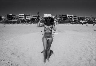 Tal Benyezri feet photo thumbnail