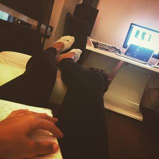 Tal Benyezri feet photo thumbnail