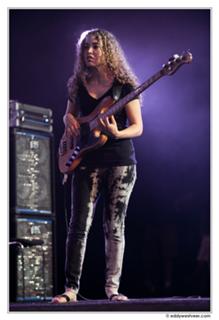 Tal Wilkenfeld feet photo 1